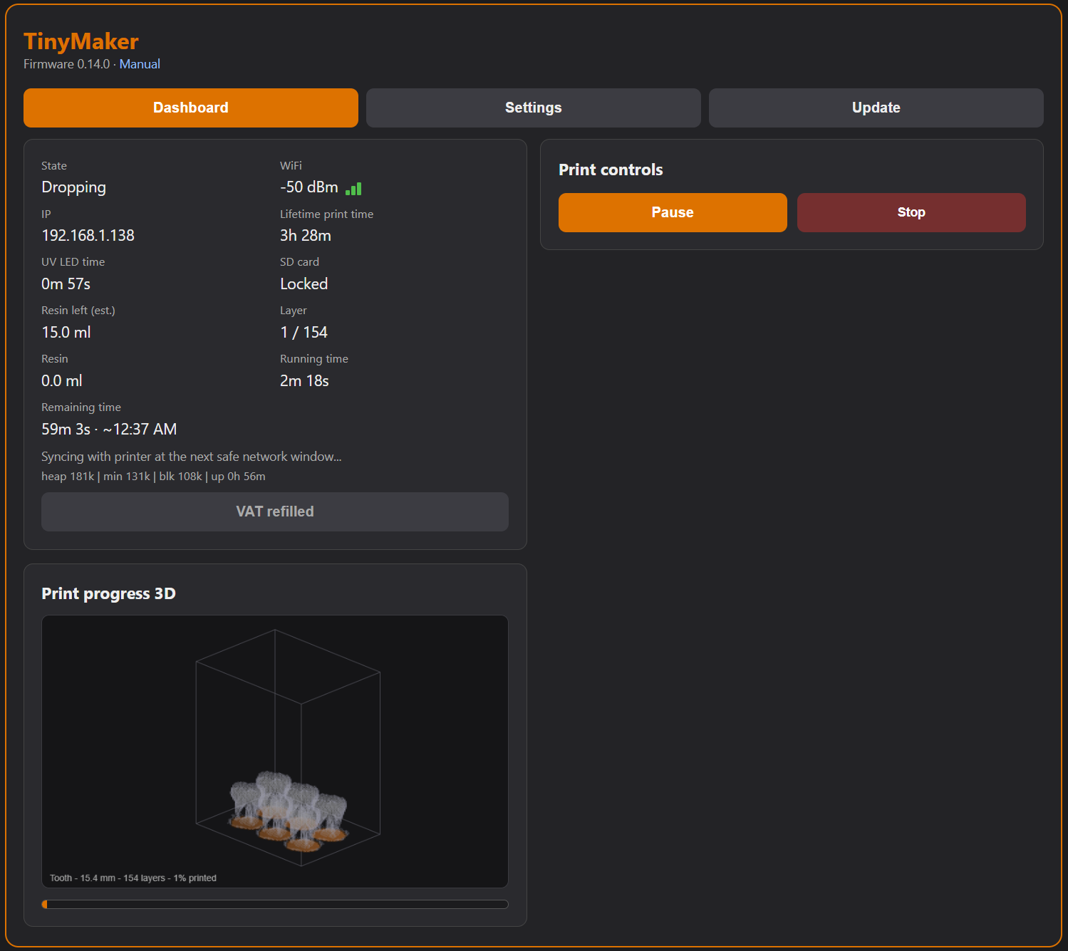 The dashboard while printing: status with remaining time and finish-time estimate, print controls and the live 3D progress render